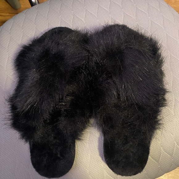 New never worn. FENTY slippers. - Picture 2 of 4